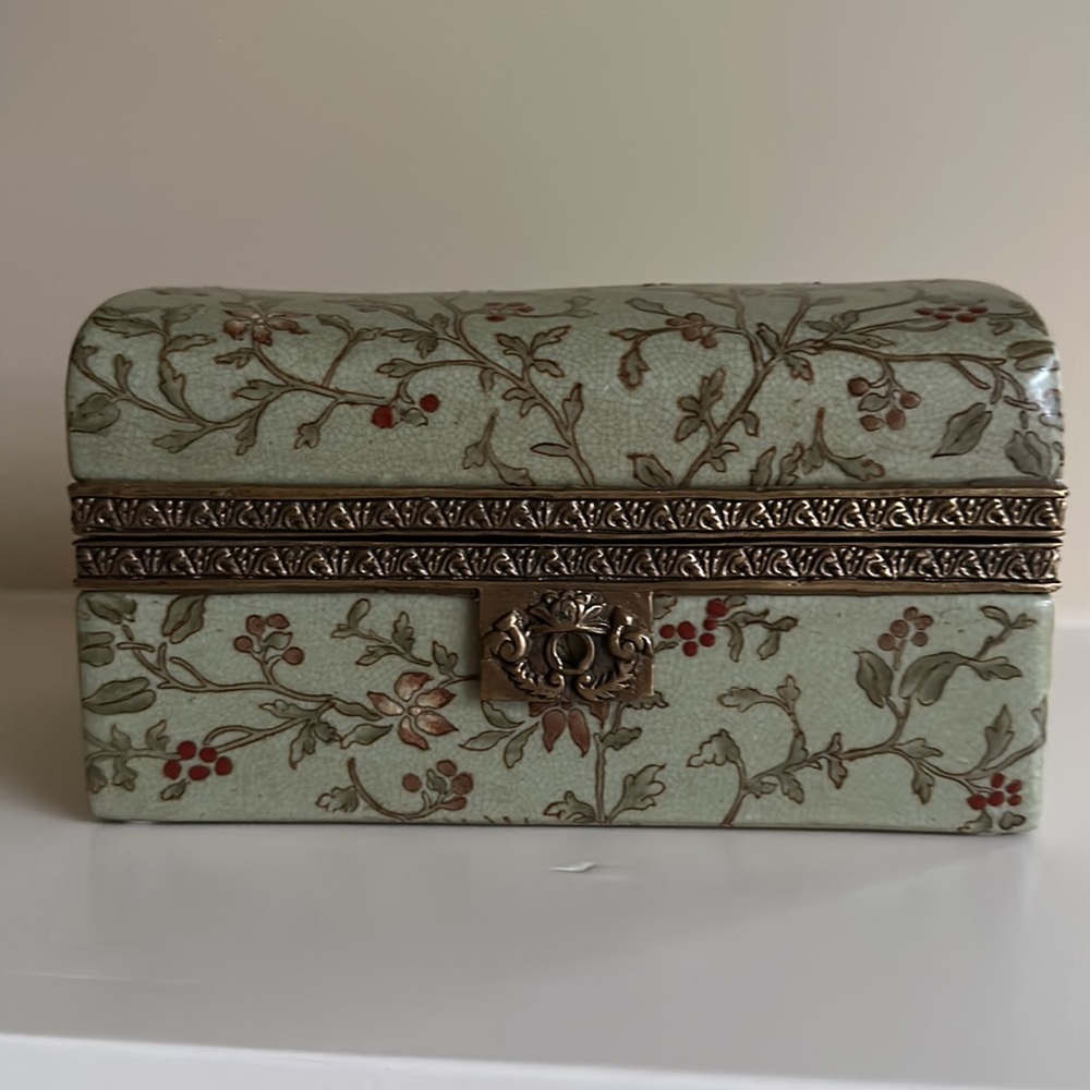 🤩 Decorative Box - Stunning!